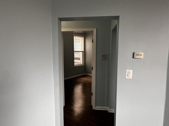 Building Photo - 2 bedroom in Chicago IL 60625
