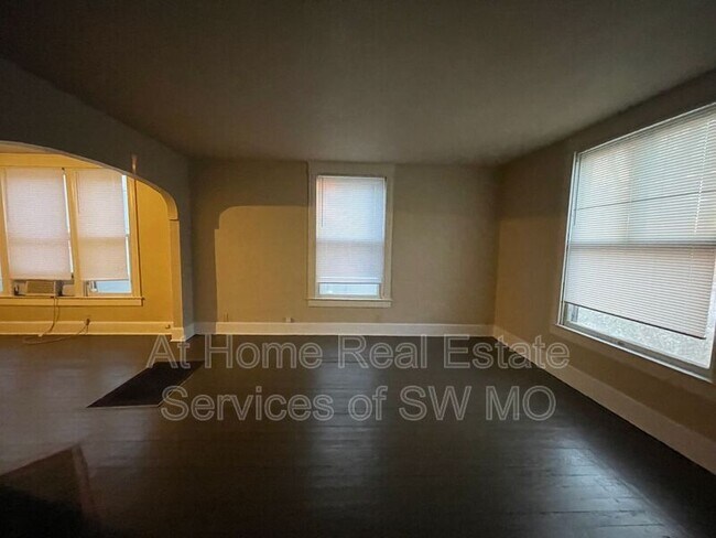 Building Photo - 916 S Campbell Ave