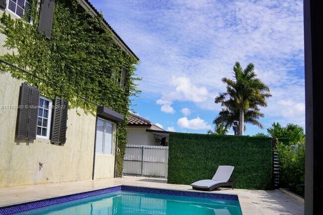 Building Photo - 1408 SW 154th Ave