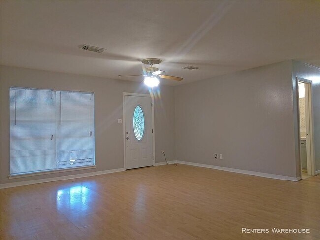 Building Photo - 291 Hereford Dr