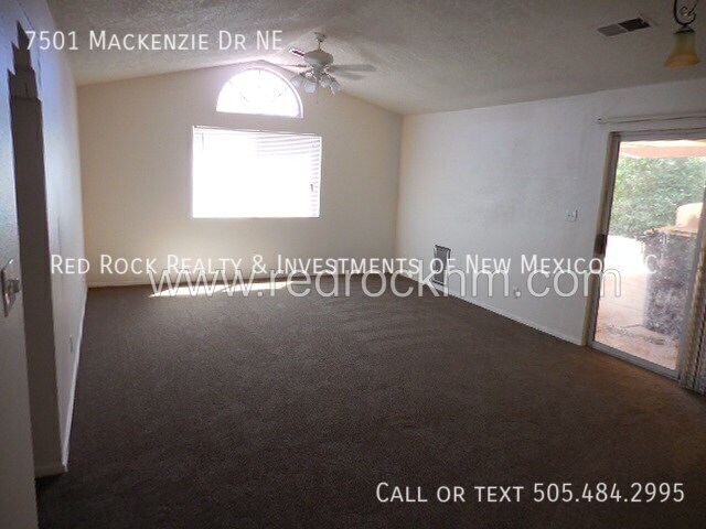 Foto del edificio - 7501 MacKenzie Dr NE