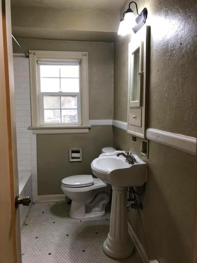Primary Photo - 2030 Maple St