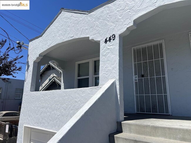 Foto del edificio - 449 E 9th St