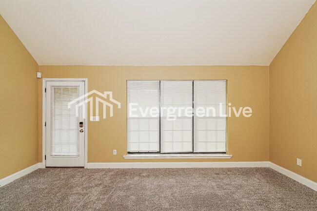 Foto del edificio - 548 Woodhill Cove Dr