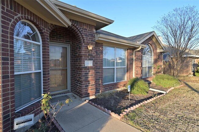 Foto del edificio - 3807 Rosewood Ln