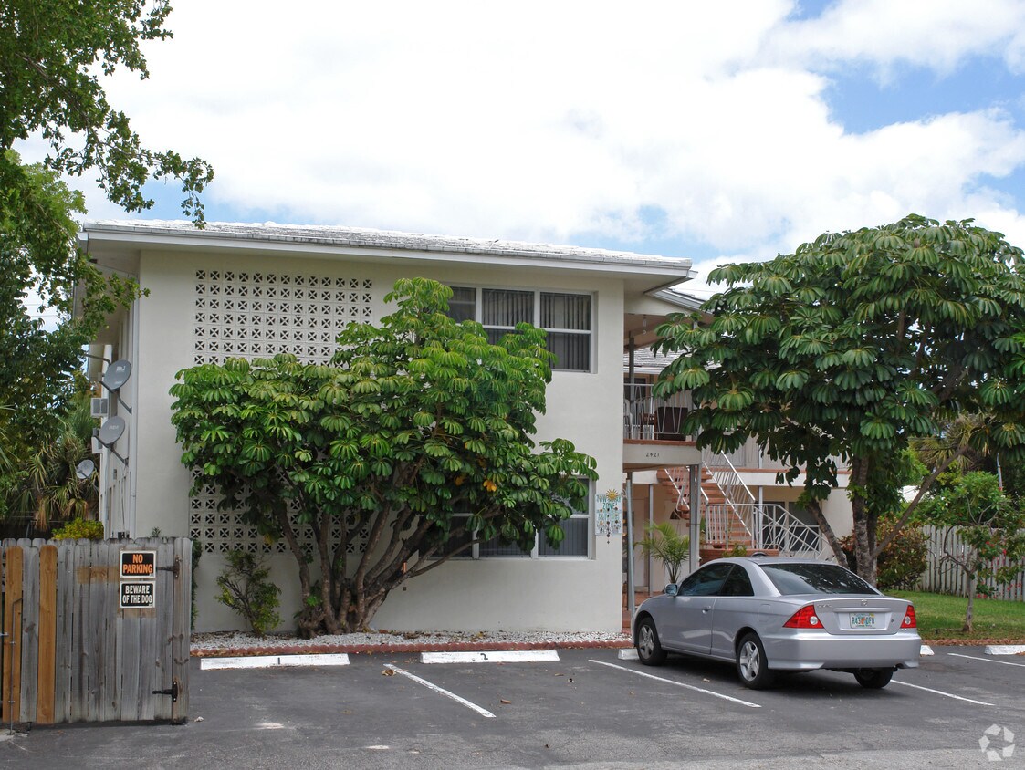Foto del edificio - 2421 NE 12th St