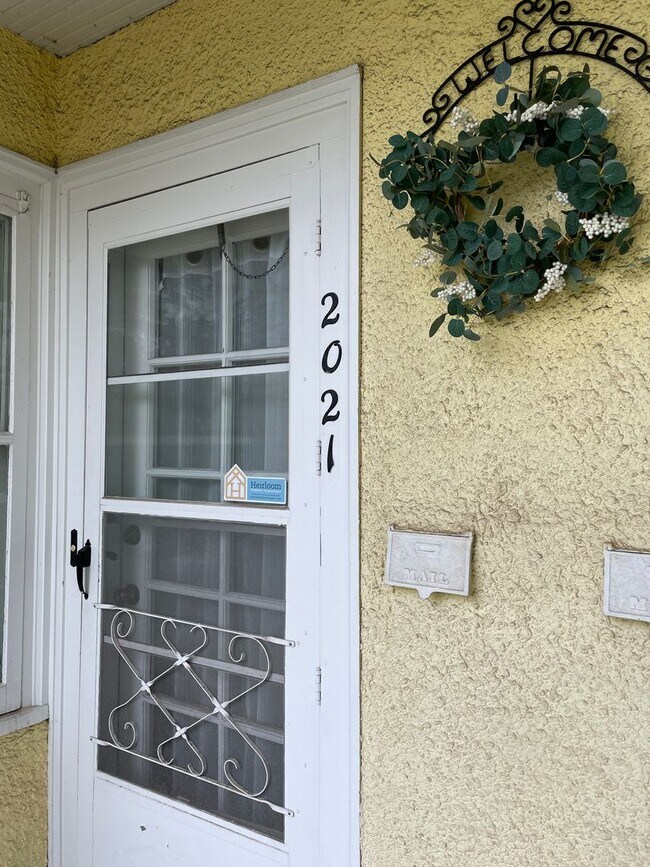 Foto del edificio - 2021-2023 E 6th St