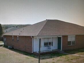 Building Photo - 212-214 Southwinds Rd