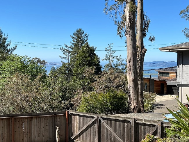 Building Photo - 1411 Queens Rd