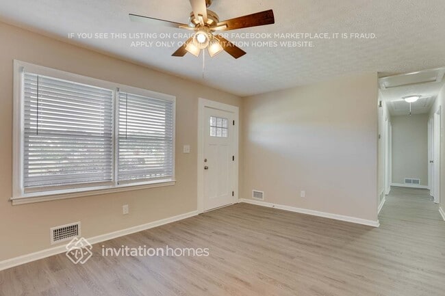 Foto del edificio - 2421 Kennedy Ln