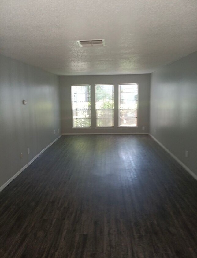 Primary Photo - 2423 E 55th Pl