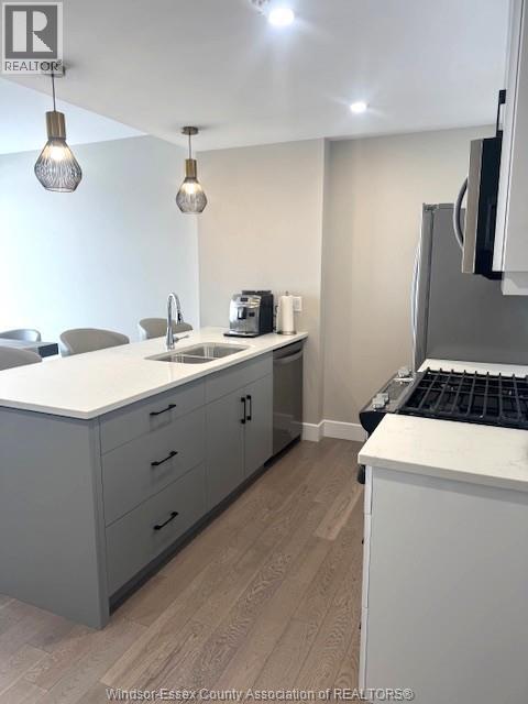 Building Photo - 140 Main St E