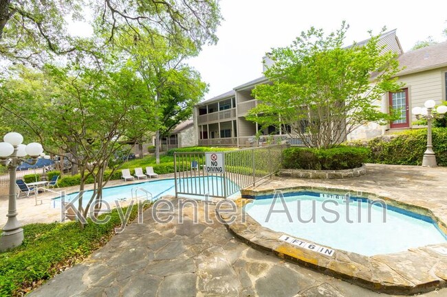 Foto del edificio - 3809 Spicewood Springs Rd