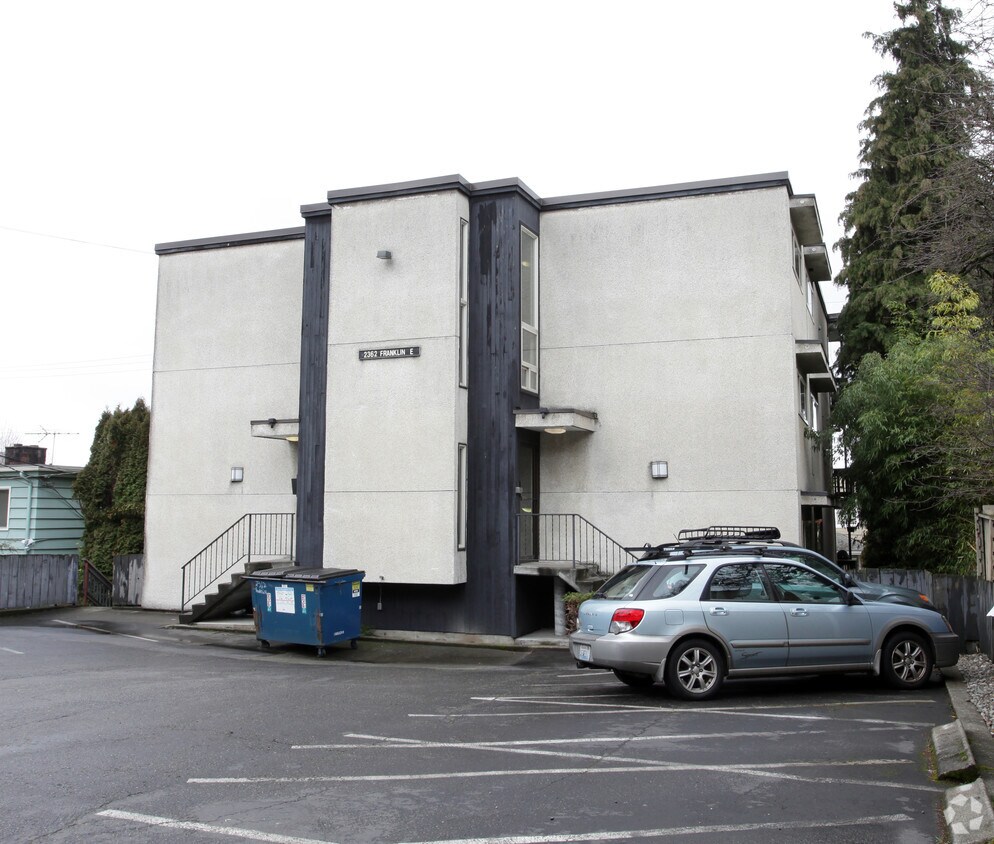 Foto del edificio - 2362 Franklin Ave