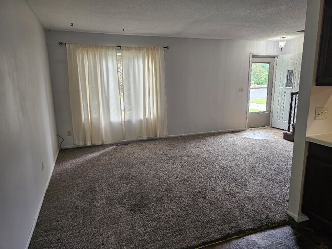 Foto del edificio - 33 Garden Ct NW