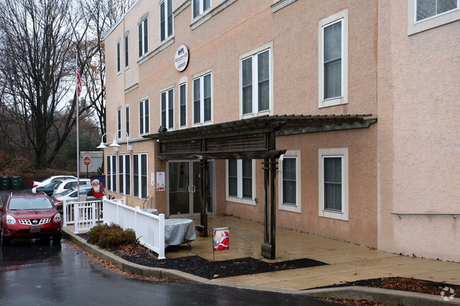 Building Photo - Whistlestop View Apartments