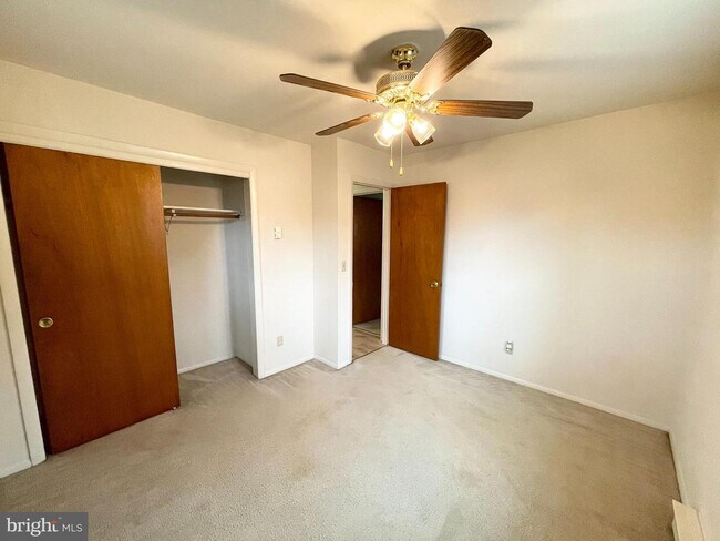 Building Photo - 10704 Rollingwood Dr