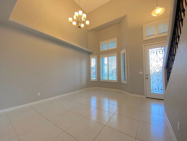 Foto del edificio - Spacious 4 Bedroom Refrig A/C Home