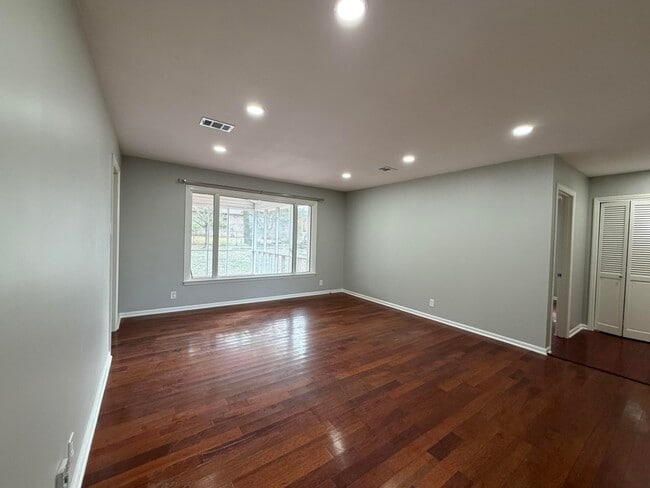 Foto del edificio - 321 Hightower Rd