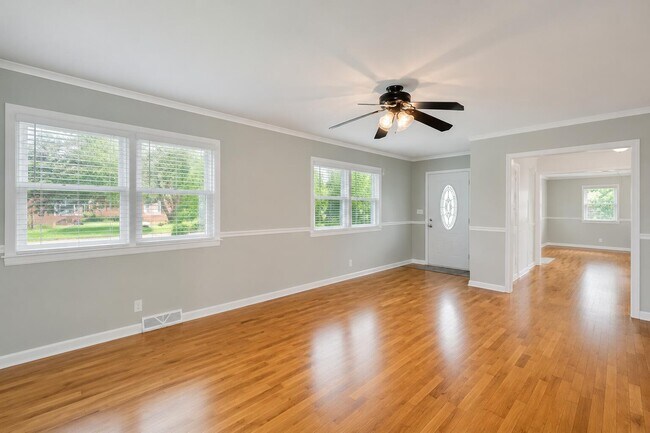 Foto del edificio - 208 N Lewis Ct