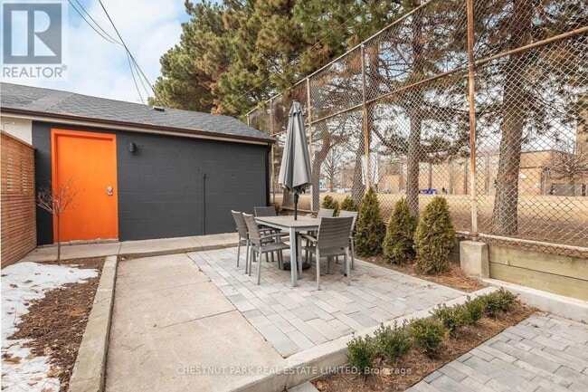 Building Photo - 132 Shaw St