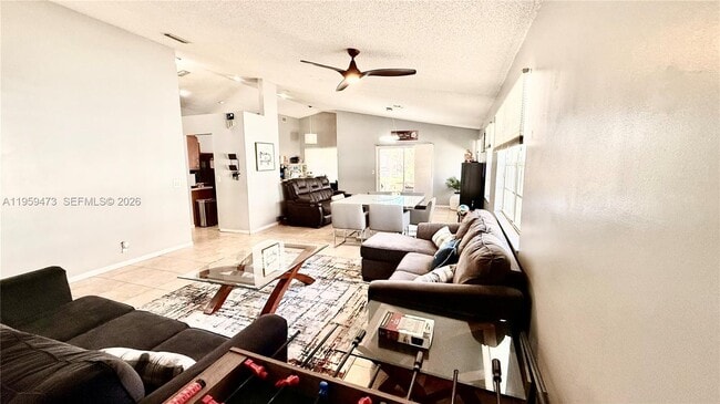 Foto del edificio - 5470 Pine Cir