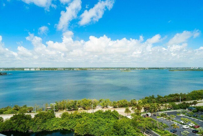 Foto del edificio - 5070 N Ocean Dr