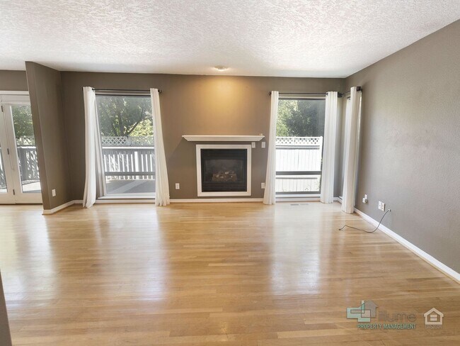 Foto del edificio - West Linn Single Family 3 Bd/2.5 Bth w/ Basement/Bonus Room.
