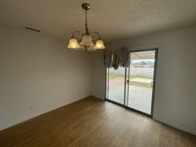 Building Photo - 1349 Taft St