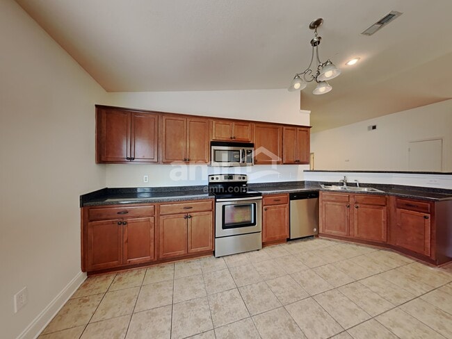 Building Photo - 2961 S Hartland Dr
