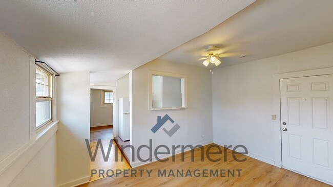 Building Photo - 114 N Touchet St
