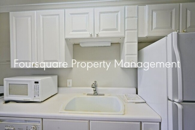 Foto del edificio - 2nd-Floor Condominium|Washer/Dryer Include...