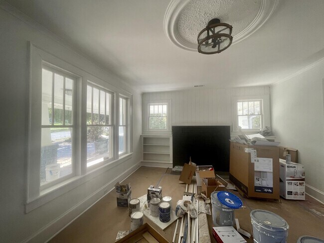 Building Photo - 305 E Concord St