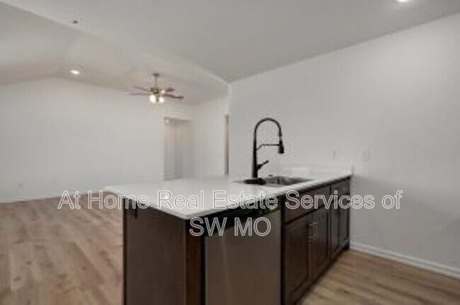 Foto del edificio - 875 S Silverwood Ln