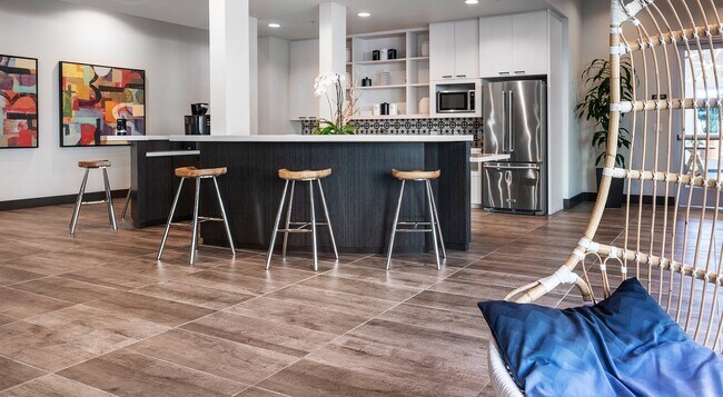 Building Photo - LINQ