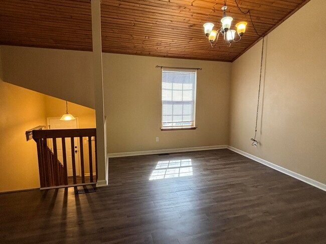 Building Photo - 3539 Lochdale Terrace