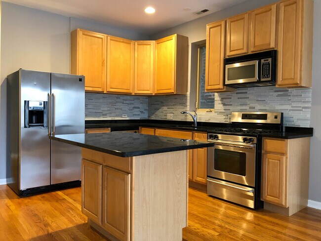 Foto del edificio - 1645 W North Ave