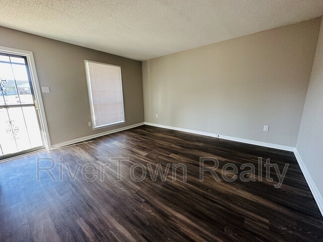 Building Photo - 2864 Whitney Ave