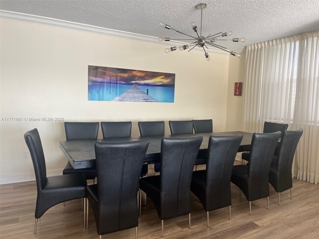 Building Photo - 300 Bayview Dr