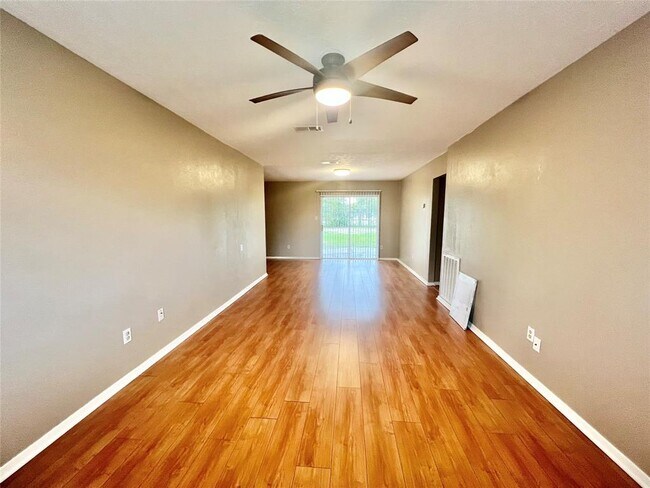 Foto del edificio - 303 Brigadoon Ln