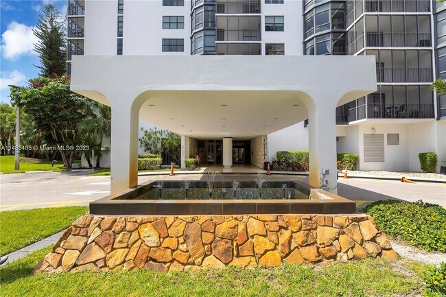 Building Photo - 20100 W Country Club Dr