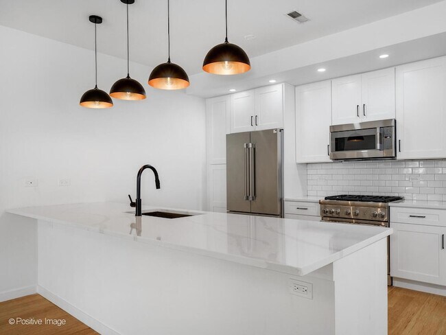Foto del edificio - 842 N Wolcott Ave