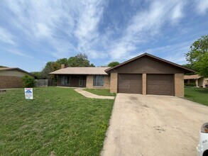 Building Photo - 2407 Buttercup Cir