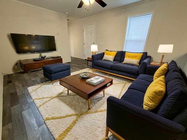 Building Photo - 15323 Enchante Dr