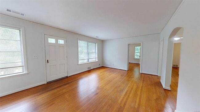 Building Photo - 900 E Edgemont Ave