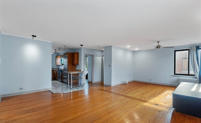 Foto del edificio - 1208 W Chase Ave
