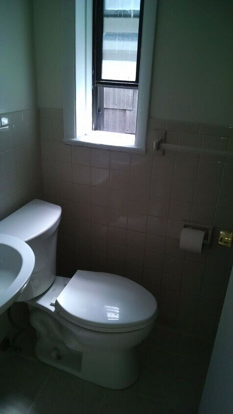 Building Photo - 124 bluebird drive