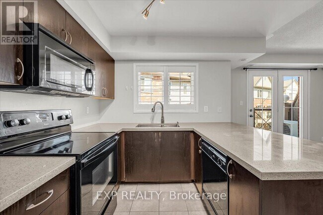 Building Photo - 2557-2557 Sixth Line