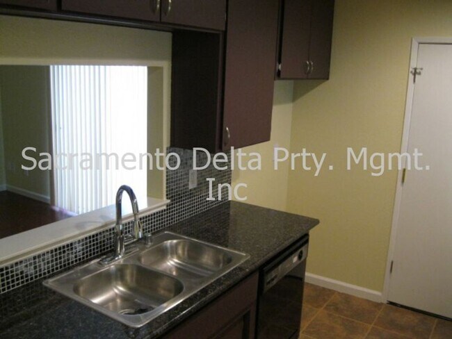 Foto del edificio - 2 Bedroom 1 Bathroom Home in Pocket/Greenh...