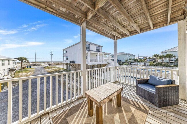 Building Photo - 1472 W Beach Blvd